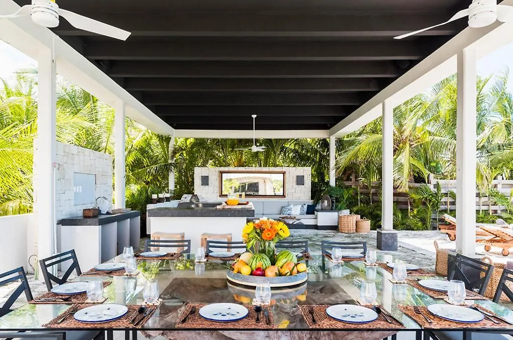 All Inclusive Holiday In Your Private Beachfront Villa - 7 Bedrooms Cancún